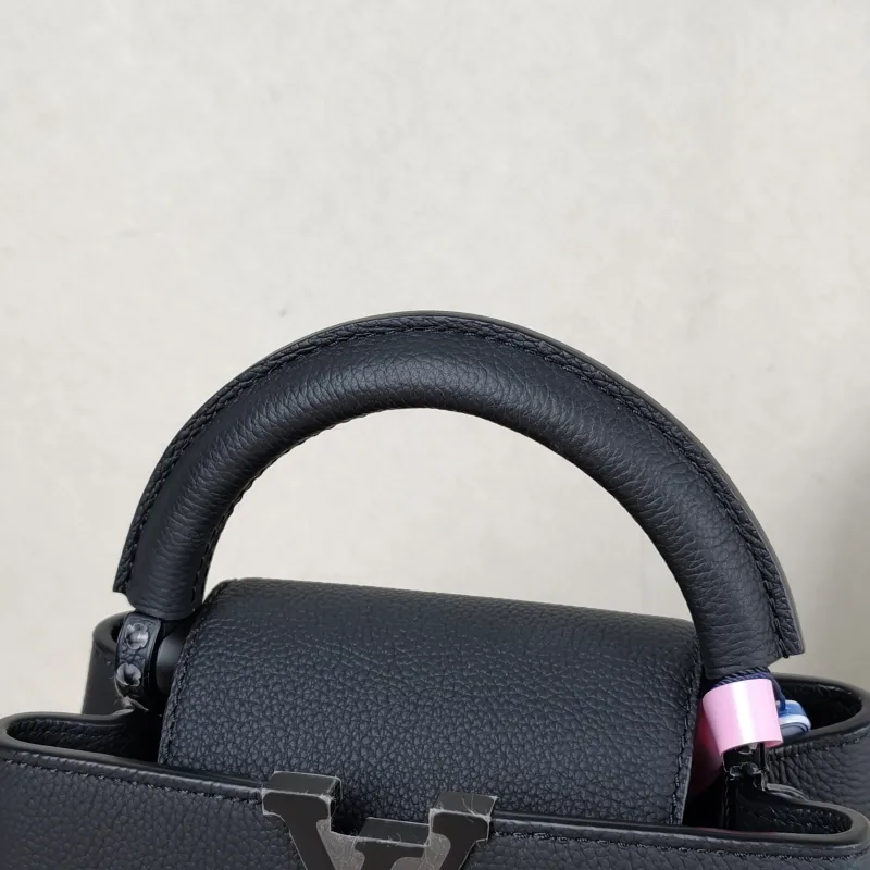 Louis Vuitton Crossbody Bag Capucines East West Black Calfskin Mini 22 × 8 × 12 cm — detail view 1 of 13