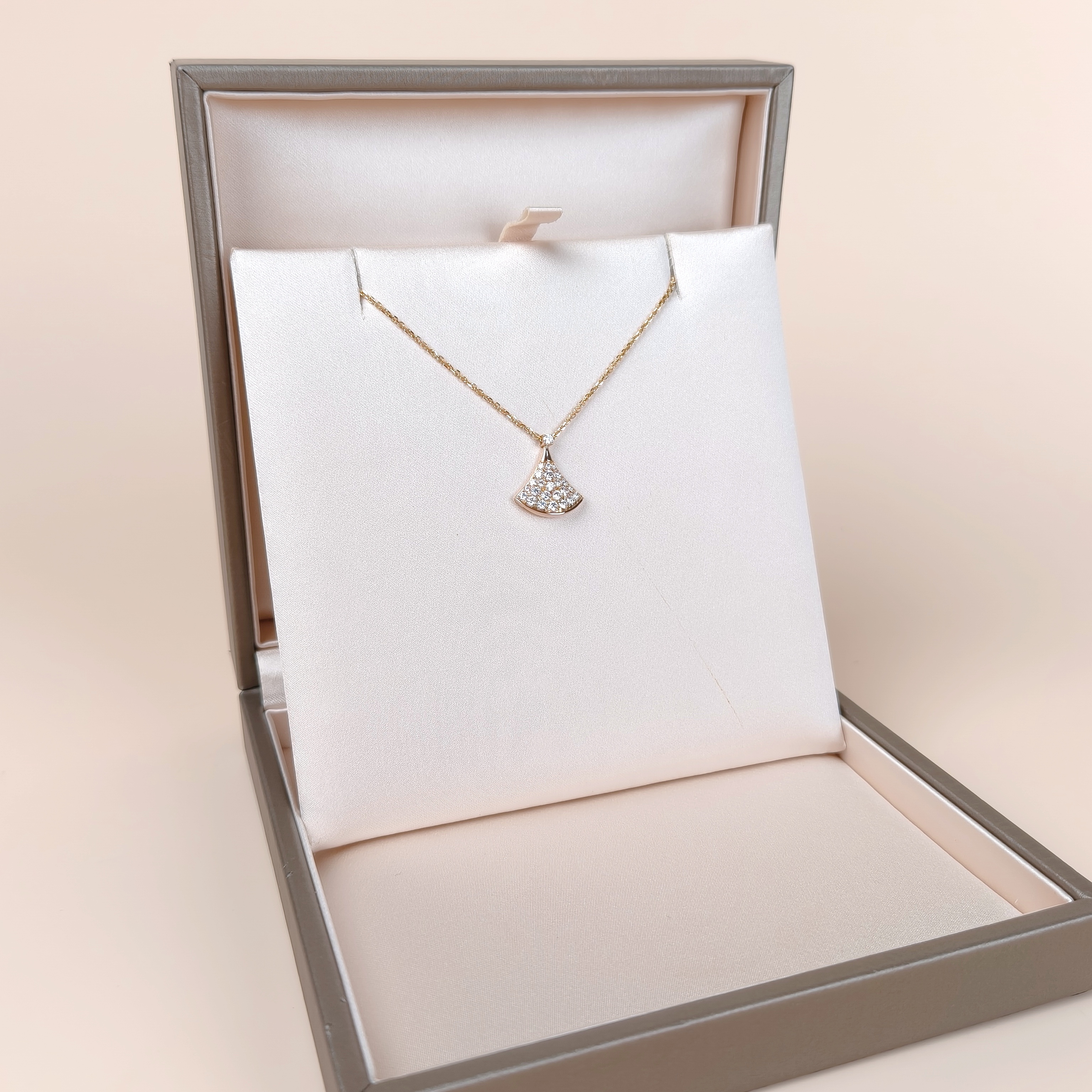 Bvlgari Necklace DIVAS’ DREAM Collection Pavé Diamond Rose Gold Diamond18KR ose Goldmini Pendant0.9cm — cover view 8 of 11