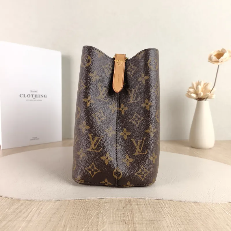 Louis Vuitton Crossbody Bag NÉONOÉ Bucket Bag BB Monogram PVC BB 20 × 13 × 20 cm — detail view 1 of 10