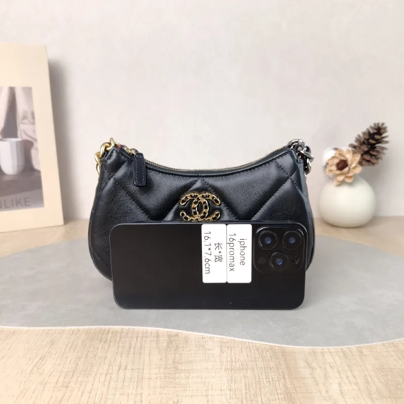 Chanel Shoulder Bag 19bag hobo Black Lambskin One Size 20 × 4.5 × 13 cm — cover view 4 of 5