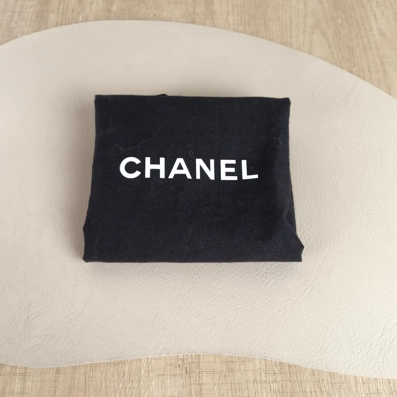Chanel Crossbody Bag Classic Flap Large Mini CF Mini Black with Gold-Tone Hardware Lambskin mini20 × 6 × 12 cm — detail view 3 of 14