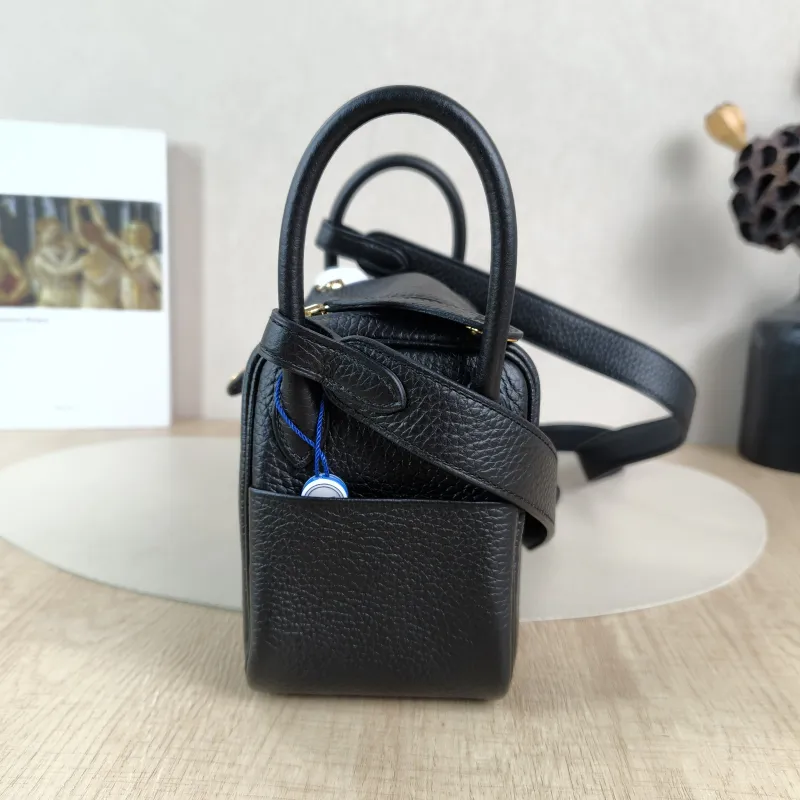 Hermès Crossbody Bag Lindy Mini 1989Black TC Calfskinmini19 × 9.5 × 13 cm — detail view 2 of 11