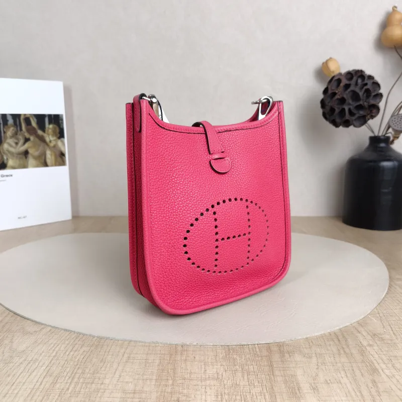 Hermès Crossbody Bag Evelyne Mini 16 Mini 16OD Rose Mexico Taurillon Clemence TC Calfskinmini17 × 5.5 × 18 cm — cover view 4 of 5