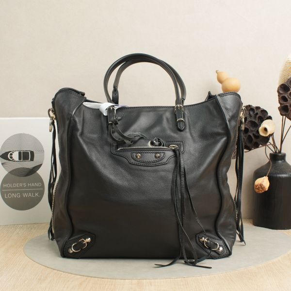 BALENCIAGA Black Calfskin · · 30 × 14 × 28 cm
