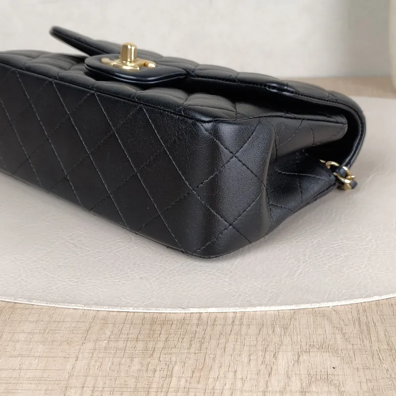 Chanel Crossbody Bag mini Black Lambskin mini20 × 6 × 12 cm — detail view 10 of 14