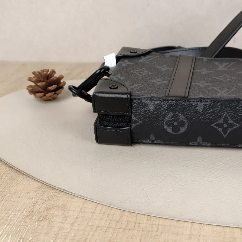 Louis Vuitton TRUNK WALLETHET Box Monogrampvc · Microchip Edition · Shoulder Strap Dust Bag · 22.5 × 5 × 14 cm — cover view 5 of 8