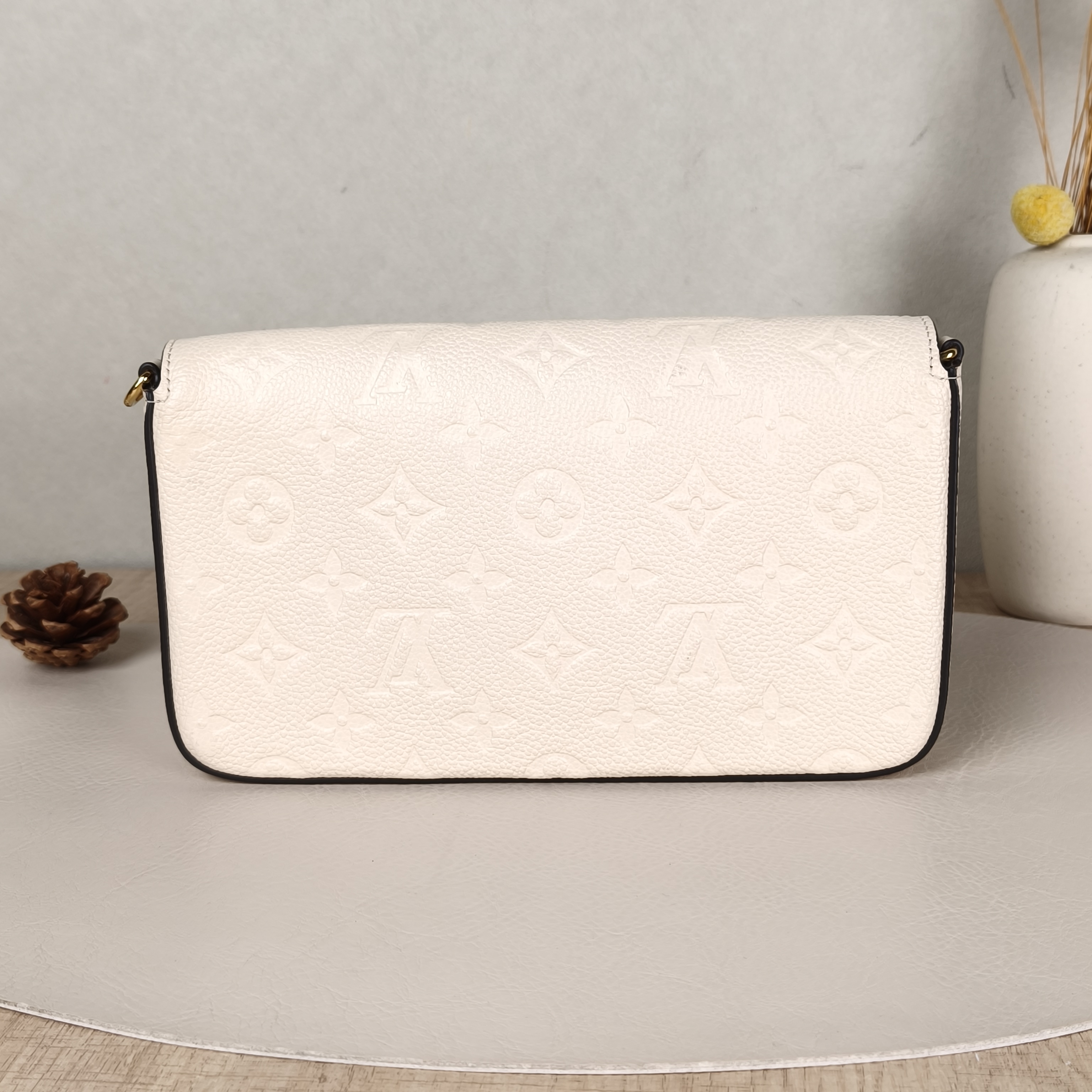 Louis Vuitton Crossbody Bag Pochette Félicie White Calfskin Small21 × 3 × 12 cm — cover view 3 of 5