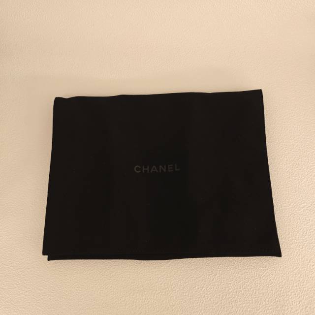 Chanel Crossbody Bag Edition Box Bag Cosmetic Bag Black Lambskin 17 × 8 × 9.5 cm — cover view 3 of 5