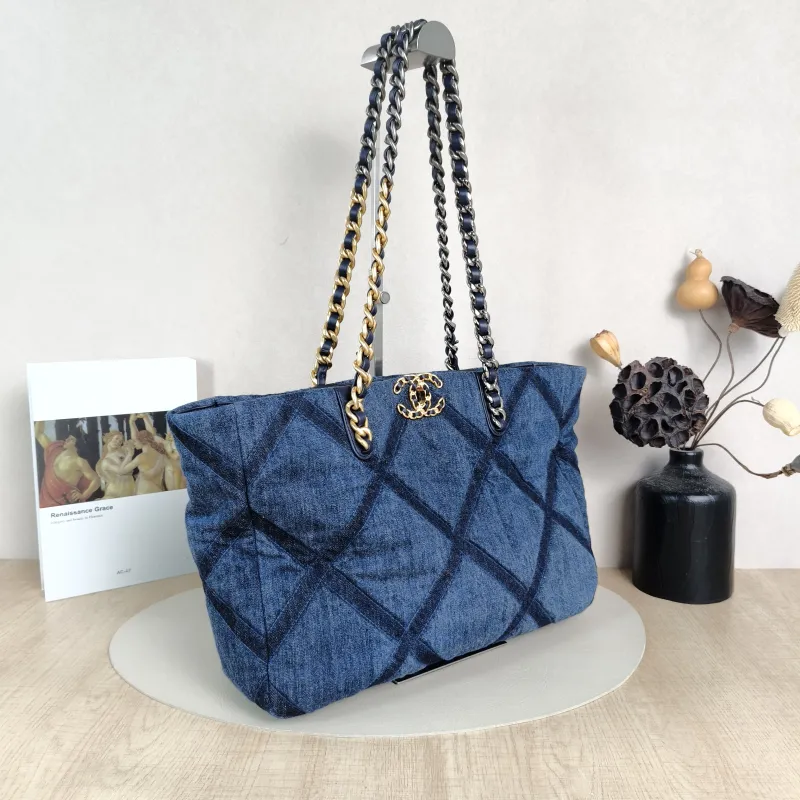 Chanel Shoulder Bag19Bag Shopping Bag Shopping Tote Blue One Size41 × 10.5 × 24 cm — cover view 2 of 5