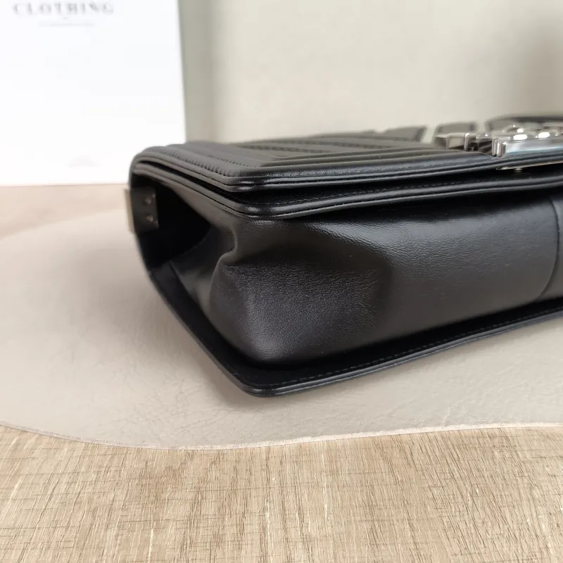 Chanel Crossbody Bagv leboy Black Lambskin Medium25 × 9 × 15 cm — detail view 4 of 11