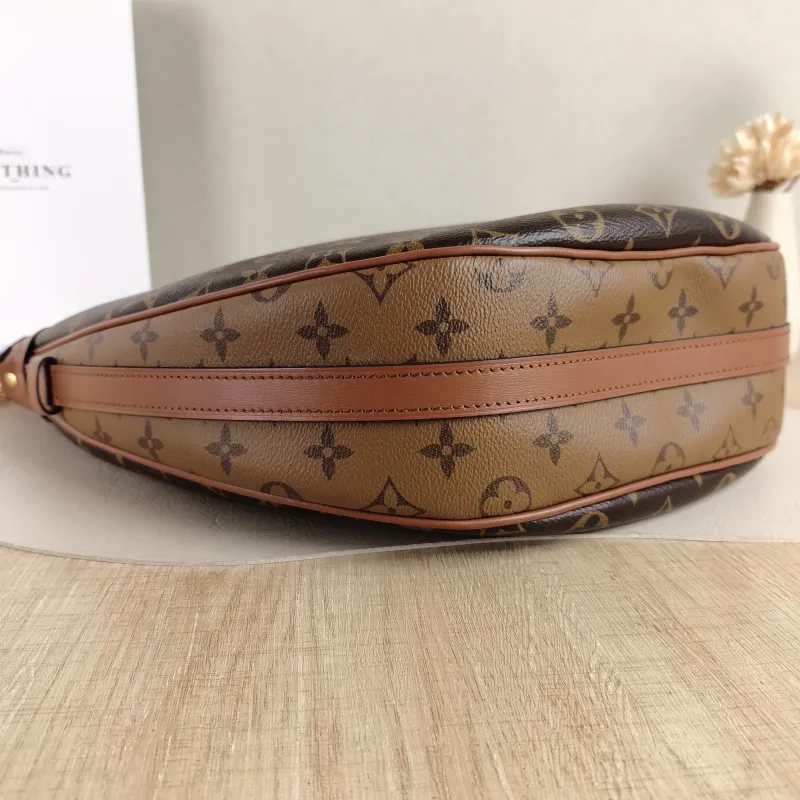 Louis Vuitton Crossbody Bag Loop Hobo Monogram PVC38 × 10 × 26 cm — detail view 10 of 10