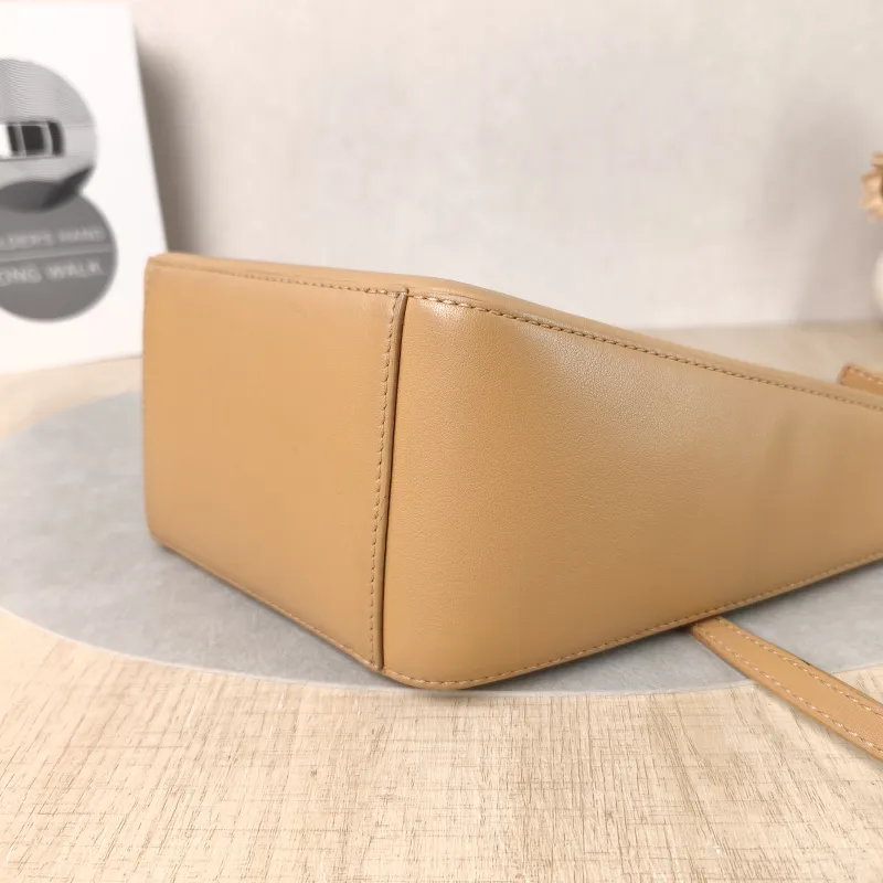LOEWE Shoulder Bag Hammock hobo Brown Calfskinmini28 × 9.5 × 17 cm — detail view 8 of 12