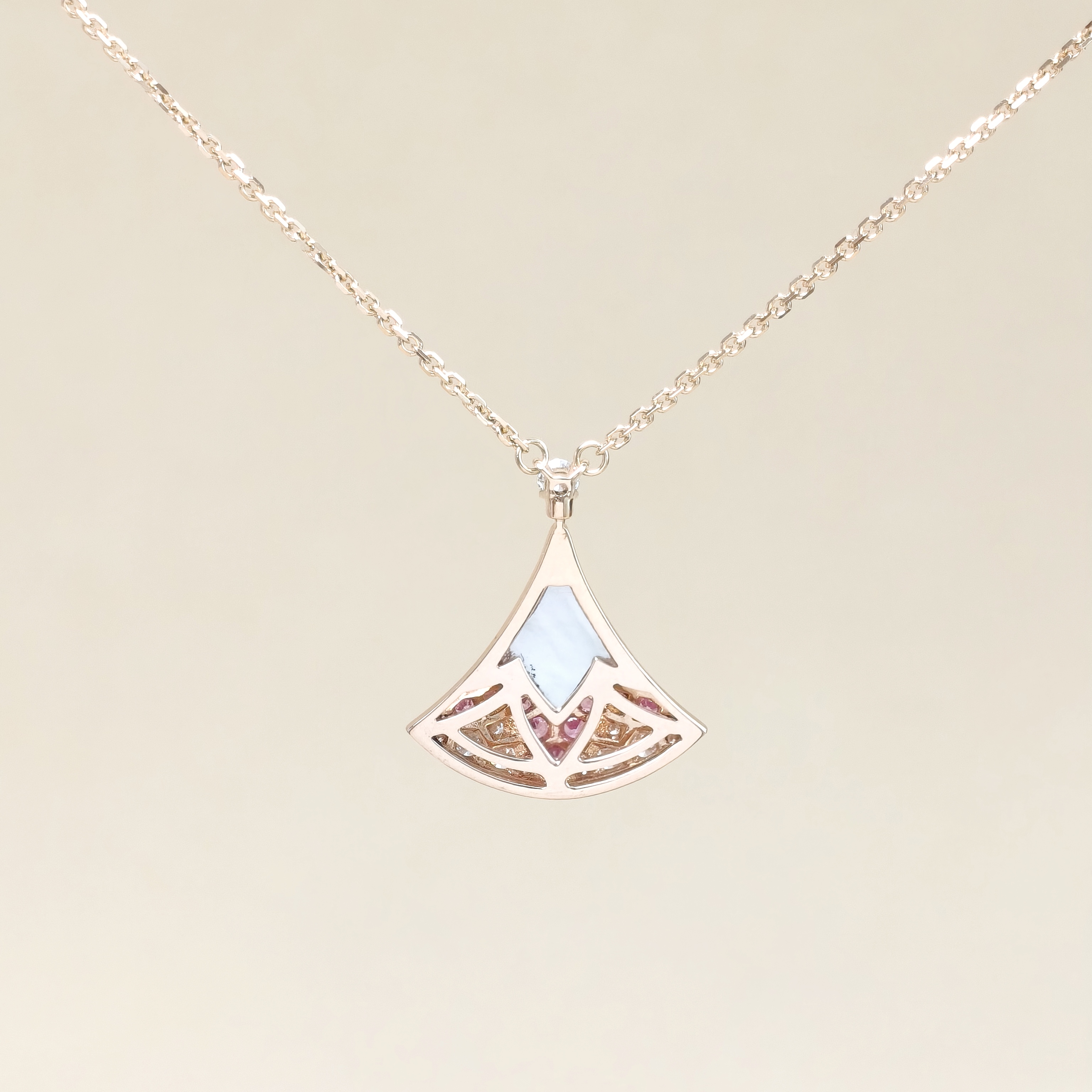 Bvlgari Necklace DIVAS’ DREAM Collection Necklace White Mother-of-Pearl Diamond18KR ose Gold Pendant1.8cm 44cm — cover view 12 of 12
