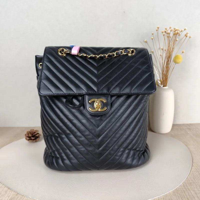 Chanel Backpack V Backpack Black with Gold-Tone Hardware Calfskin One Size24 × 13 × 27 cm