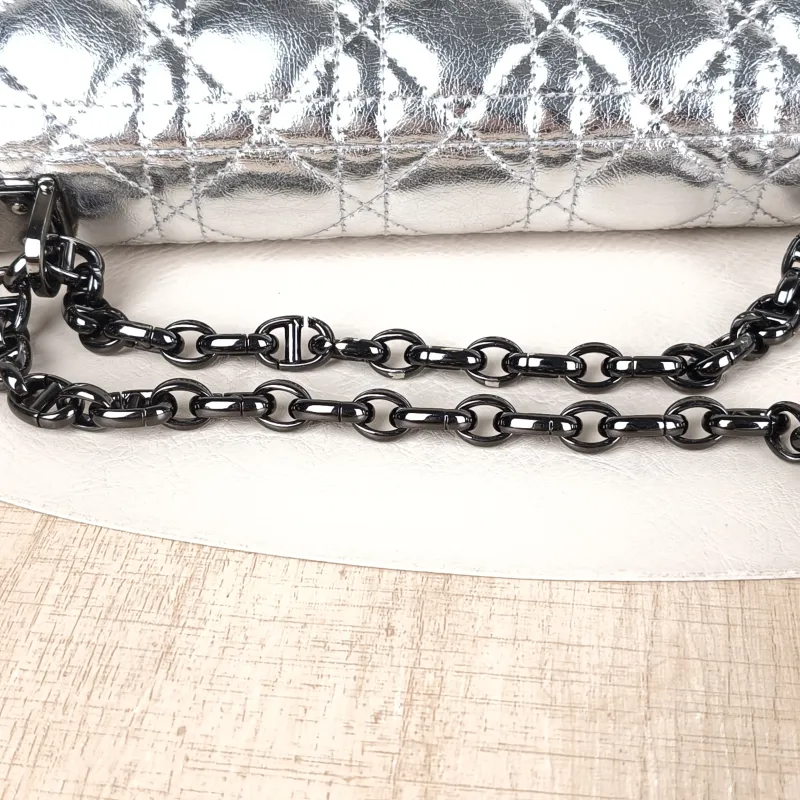 DIOR Crossbody Bag Caro Chain Bag Silver Waxed Leather Medium25.5 × 9 × 15.5 cm — detail view 2 of 13
