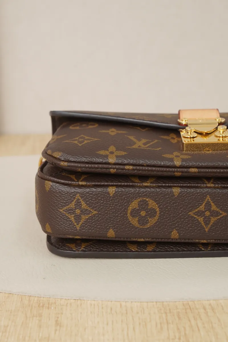 Louis Vuitton Monogrampvc Microchip Edition · Box Two Straps · 21.5 × 6 × 13.5 cm — cover view 4 of 7