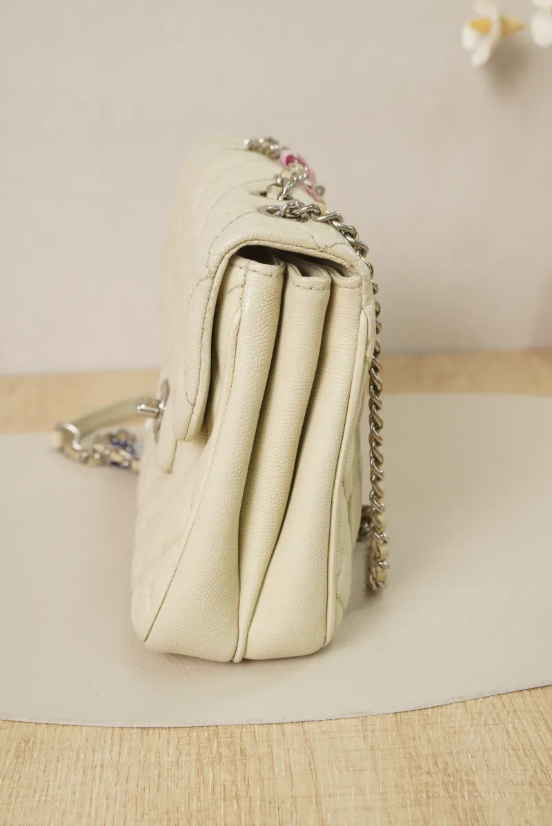 Chanel Calfskin25 · 20 × 6 × 16 cm Conditioned · Conditioned — detail view 8 of 16