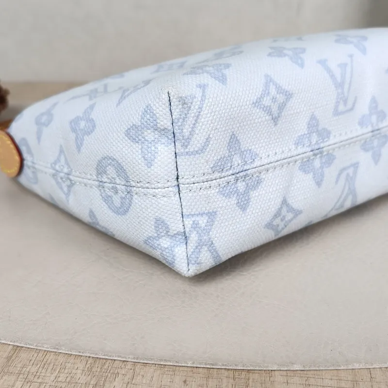 Louis Vuitton Shoulder Bag Pochette Hills Blue PVC One Size 18.5 × 6.5 × 11 cm — detail view 2 of 11
