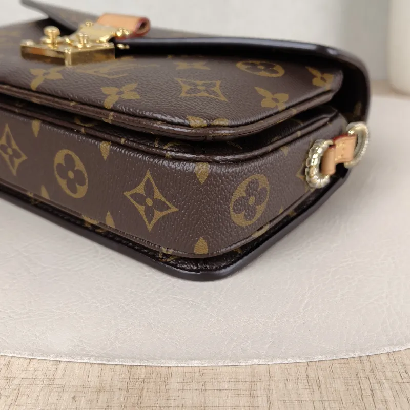 Louis Vuitton Crossbody Bag Pochette Métis East West Monogram PVC Small 21.5 × 6 × 13.5 cm — detail view 2 of 15