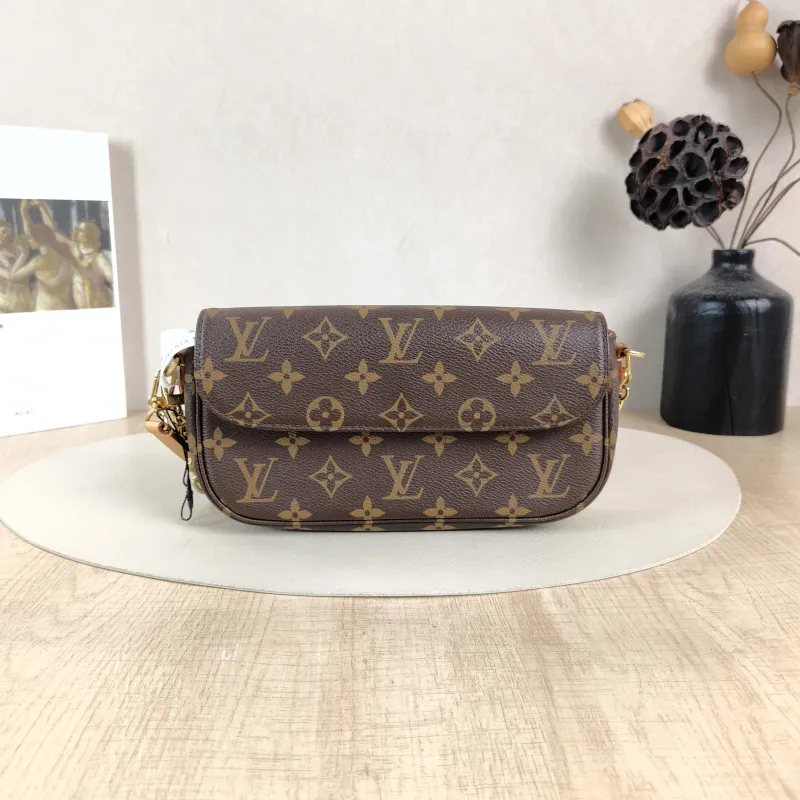 Louis Vuitton Crossbody Bag IVY Monogram PVC Small23.5 × 4.3 × 12 cm