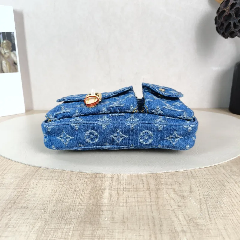 Louis Vuitton Shoulder Bag Pochette Accessories Cargo One Size 23.5 × 3 × 14 cm — cover view 4 of 6