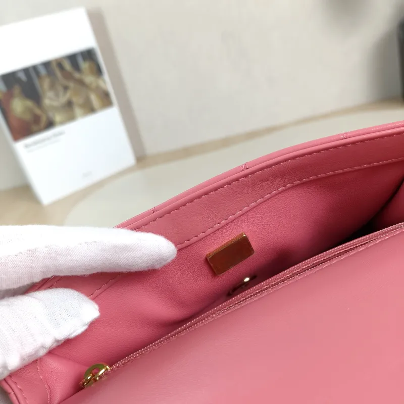 Chanel Crossbody Bag Pink Lambskin One Size 20 × 5 × 13 cm — detail view 7 of 14