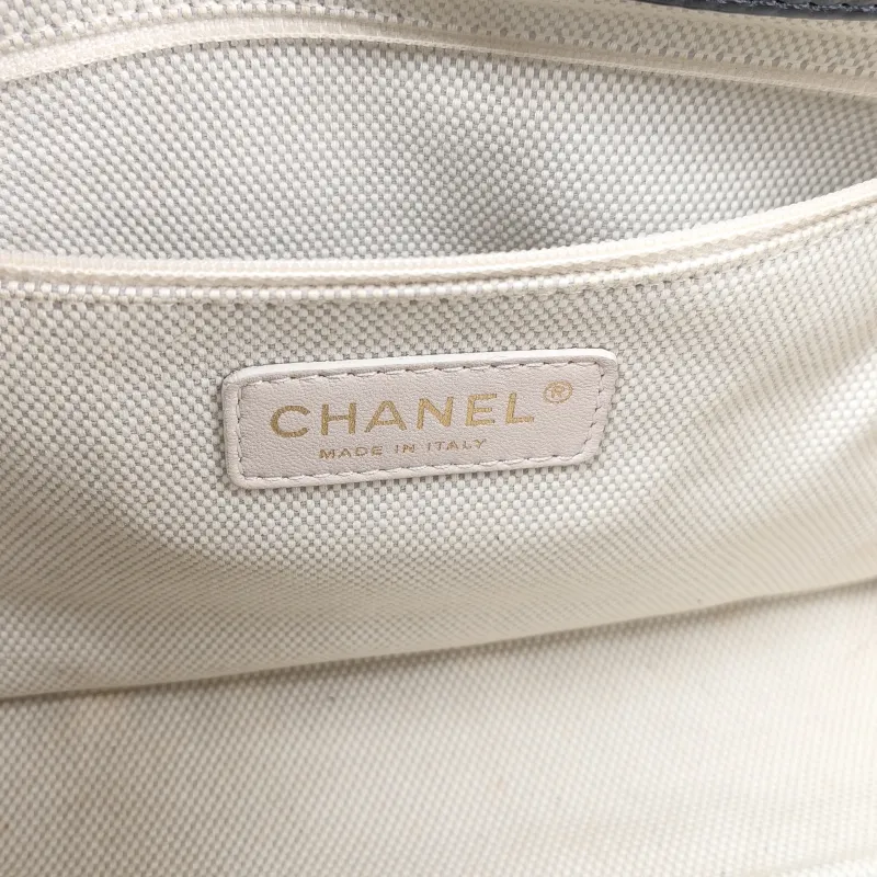 Chanel Shoulder Bag tote Black Calfskin One Size 35 × 16 × 20 cm 14 — detail view 10 of 11