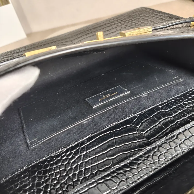 SAINT LAURENT Shoulder Bag MANHATTAN Black Calfskin Medium29 × 7.5 × 20 cm — detail view 10 of 13