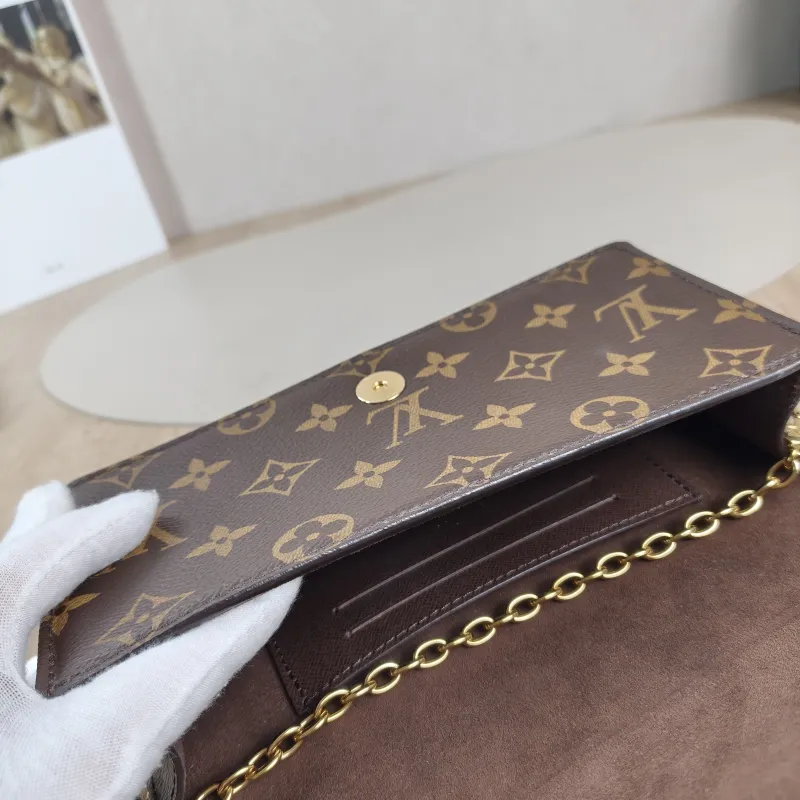 Louis Vuitton Crossbody Bag LILY Chain Bagwoc Monogram PVC 21 × 3.5 × 10.5 cm — detail view 3 of 13