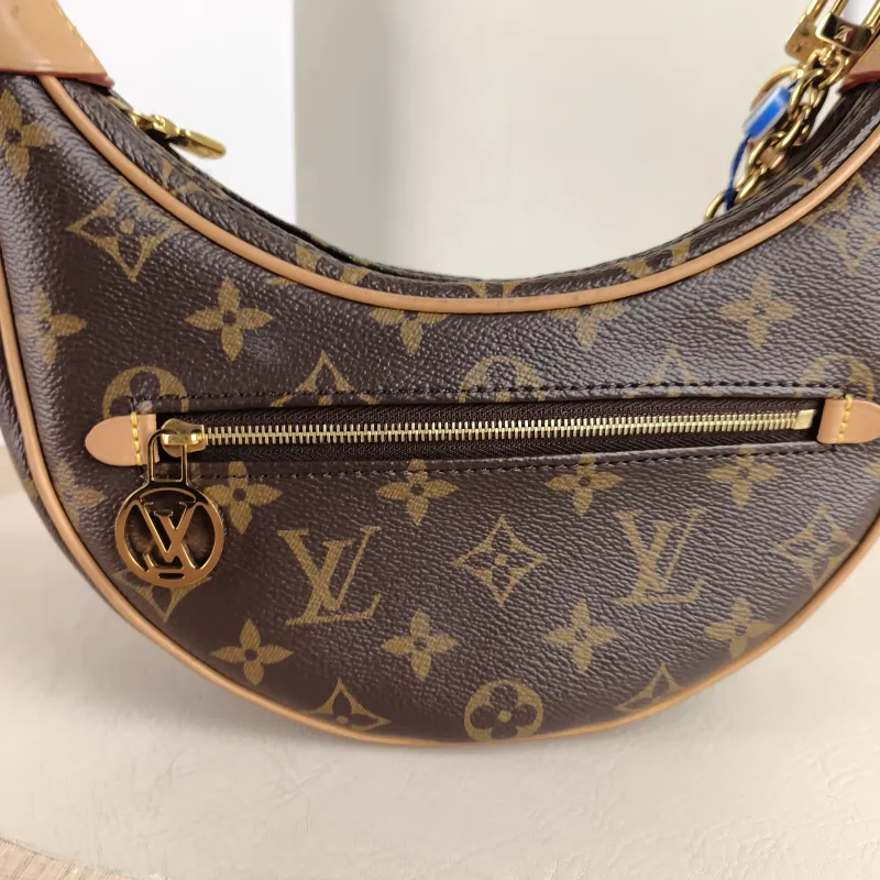 Louis Vuitton Crossbody Bag Loop Monogram PVC Small 23 × 6 × 13 cm — detail view 4 of 10