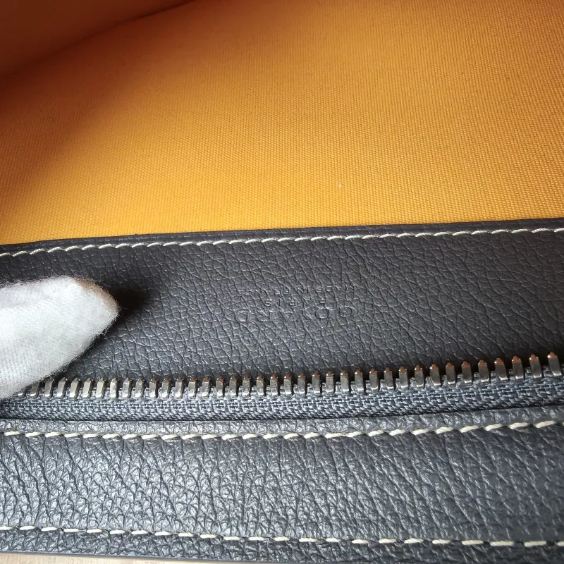GOYARD Crossbody Bag Hirondelle Grey Canvas ine25 × 6 × 17 cm — detail view 12 of 12