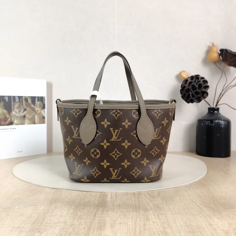 Louis Vuitton Crossbody Bag NEVERFULL INSIDE OUT BB PVC · Calfskin BB 26.5 × 11 × 16.5 cm