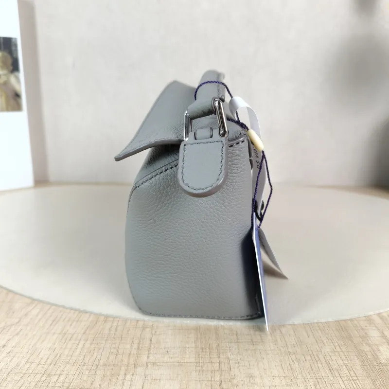 LOEWE Crossbody Bag Puzzle Grey Calfskinmini18 × 8 × 12.5 cm — detail view 8 of 12