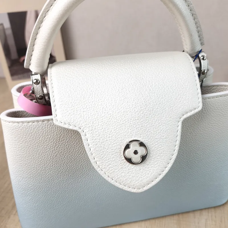 Louis Vuitton Top Handle Bag Capucines Calfskin BB 27 × 9 × 17.5 cm — detail view 6 of 15