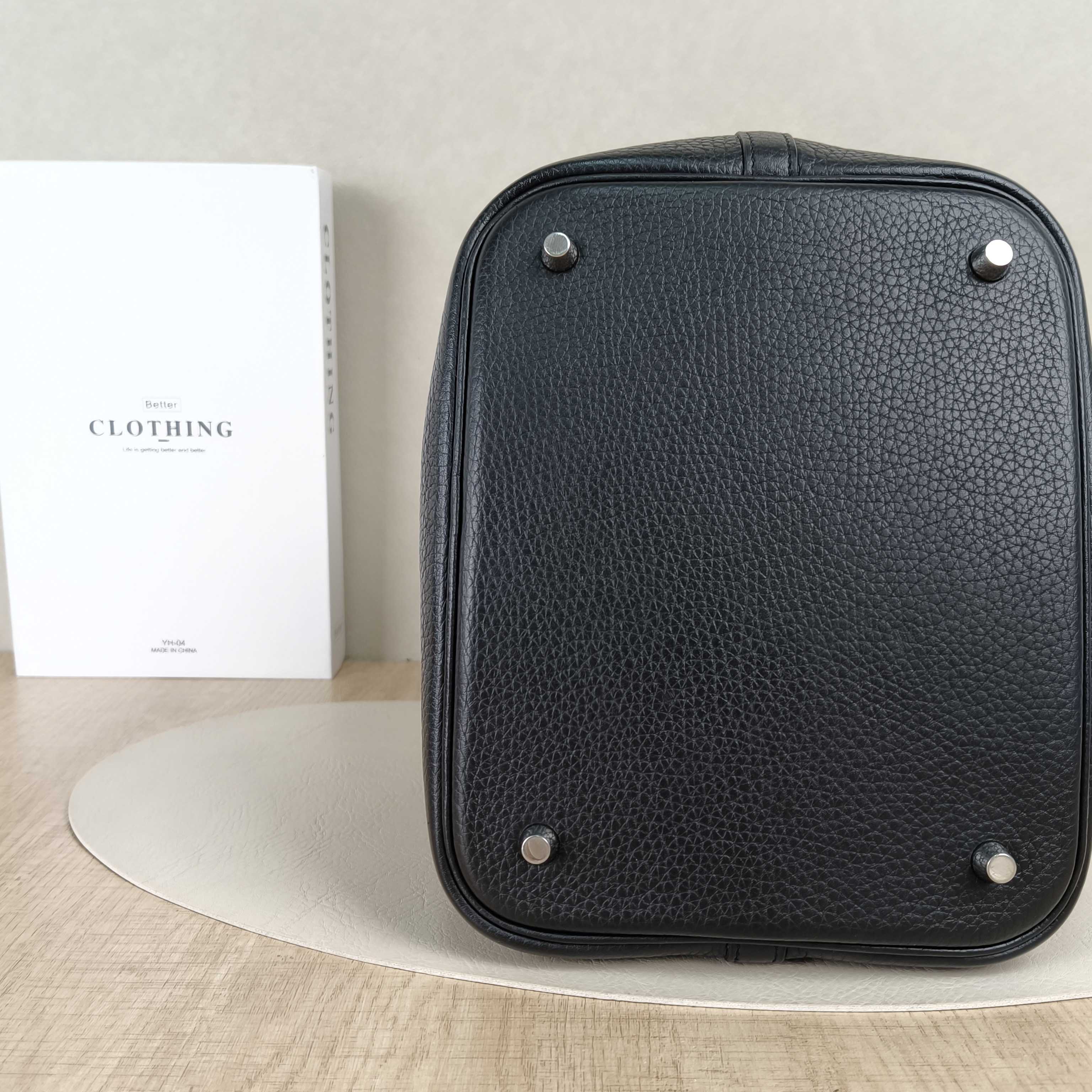 Hermès Top Handle Bag Picotin Lock 22 2289Black Clemence Taurillon TC Calfskin Medium22 × 18 × 21 cm — cover view 4 of 9