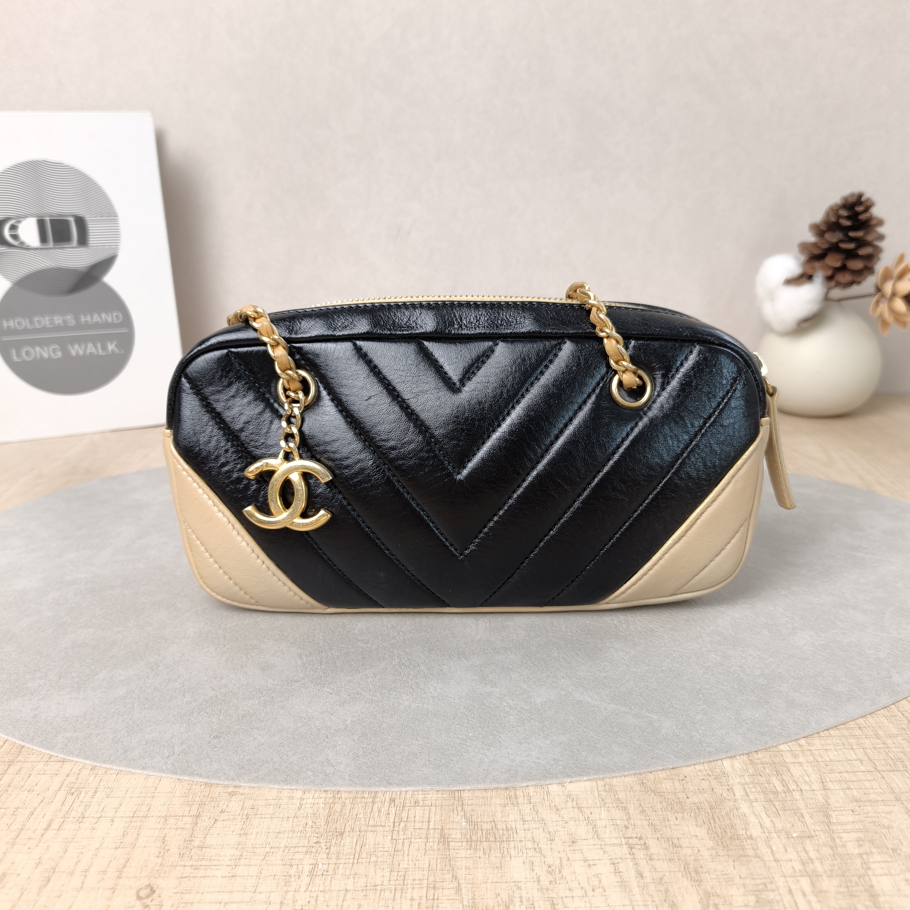 Chanel Shoulder Bag V Camera Bag Black Colorblock One Size22 × 4 × 11 cm