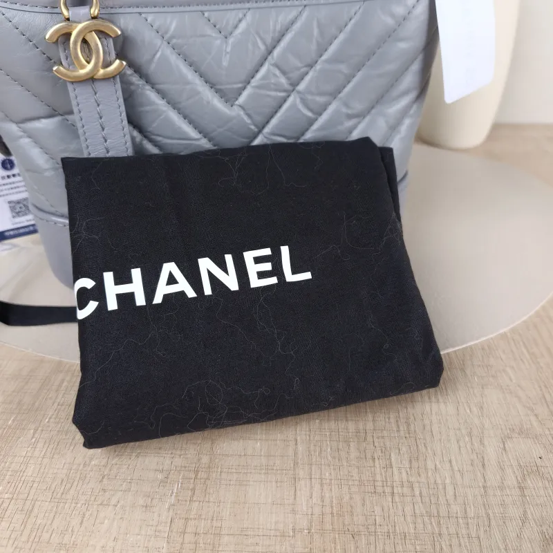 Chanel Crossbody Bag v Gabrielle Gabrielle Bag Grey Calfskin Small 20 × 8 × 15 cm 28 — detail view 9 of 14