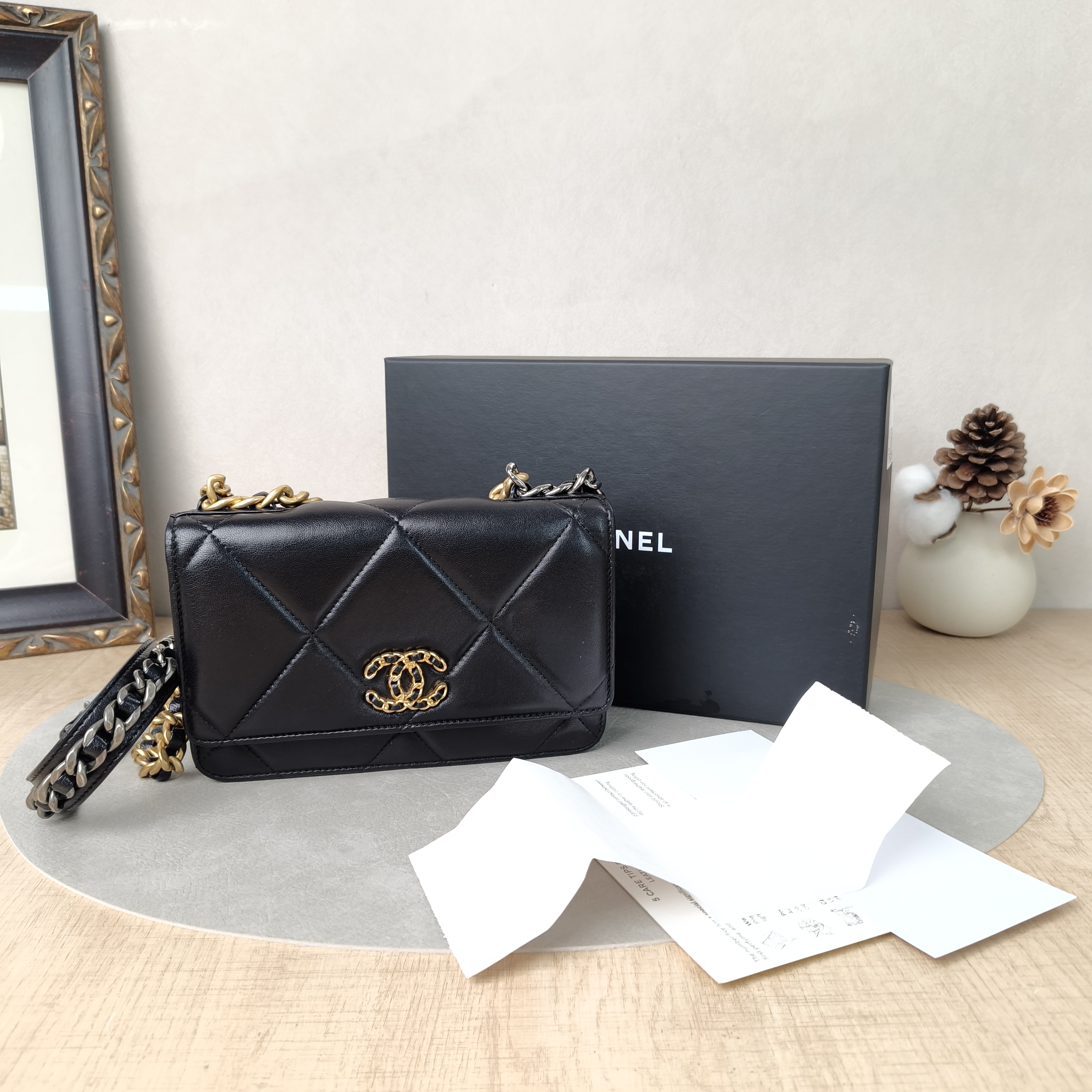 Chanel Crossbody Bag19Bag WOC Black SL ambskinmini19.2 × 3.5 × 12.3 cm — cover view 4 of 6