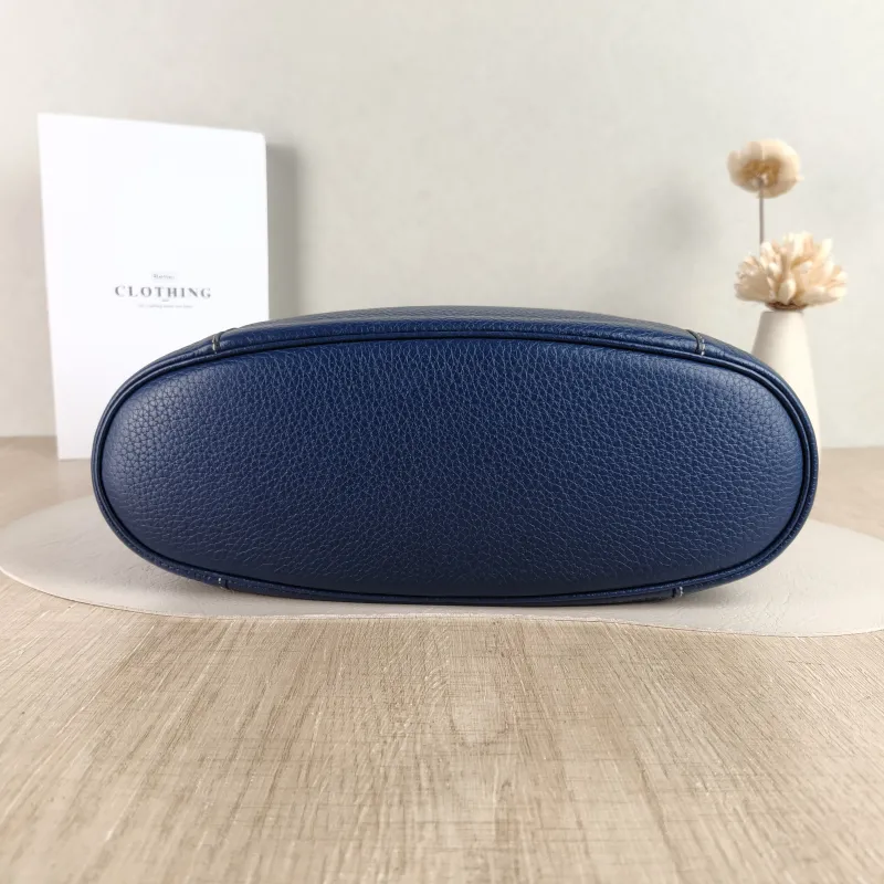Hermès Shoulder Bag Shoulder Bag Blue TC Calfskin One Size 31 × 11 × 33 cm N — cover view 2 of 4