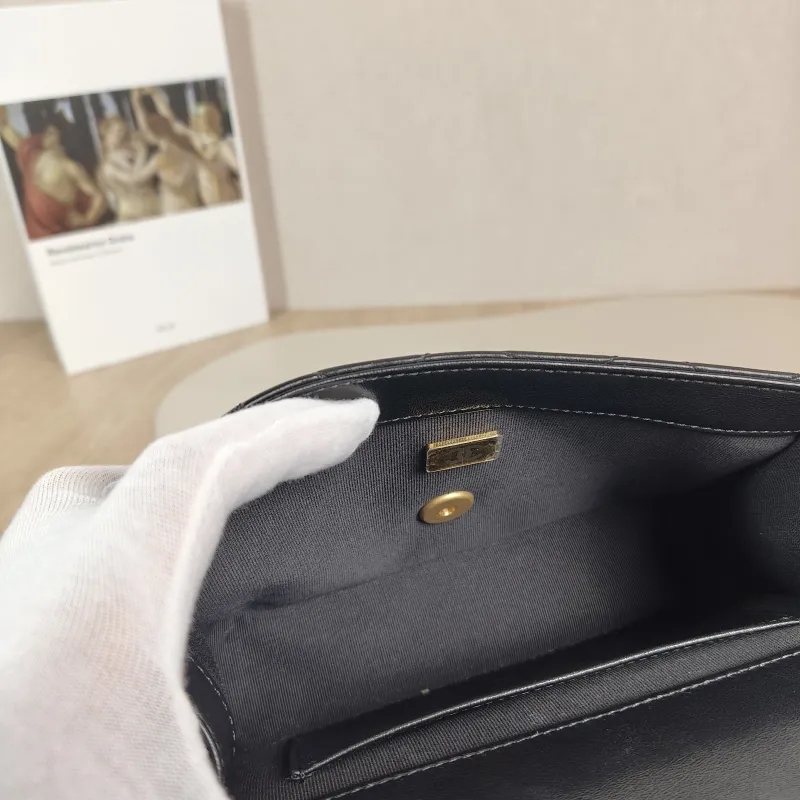 Chanel Crossbody Bag Pearl Black Calfskin Small 19 × 6 × 13 cm — detail view 3 of 13