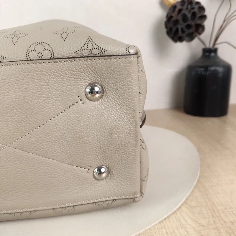 Louis Vuitton Shoulder Bag Muria Grey Calfskin One Size 26 × 14 × 26 cm — detail view 11 of 11