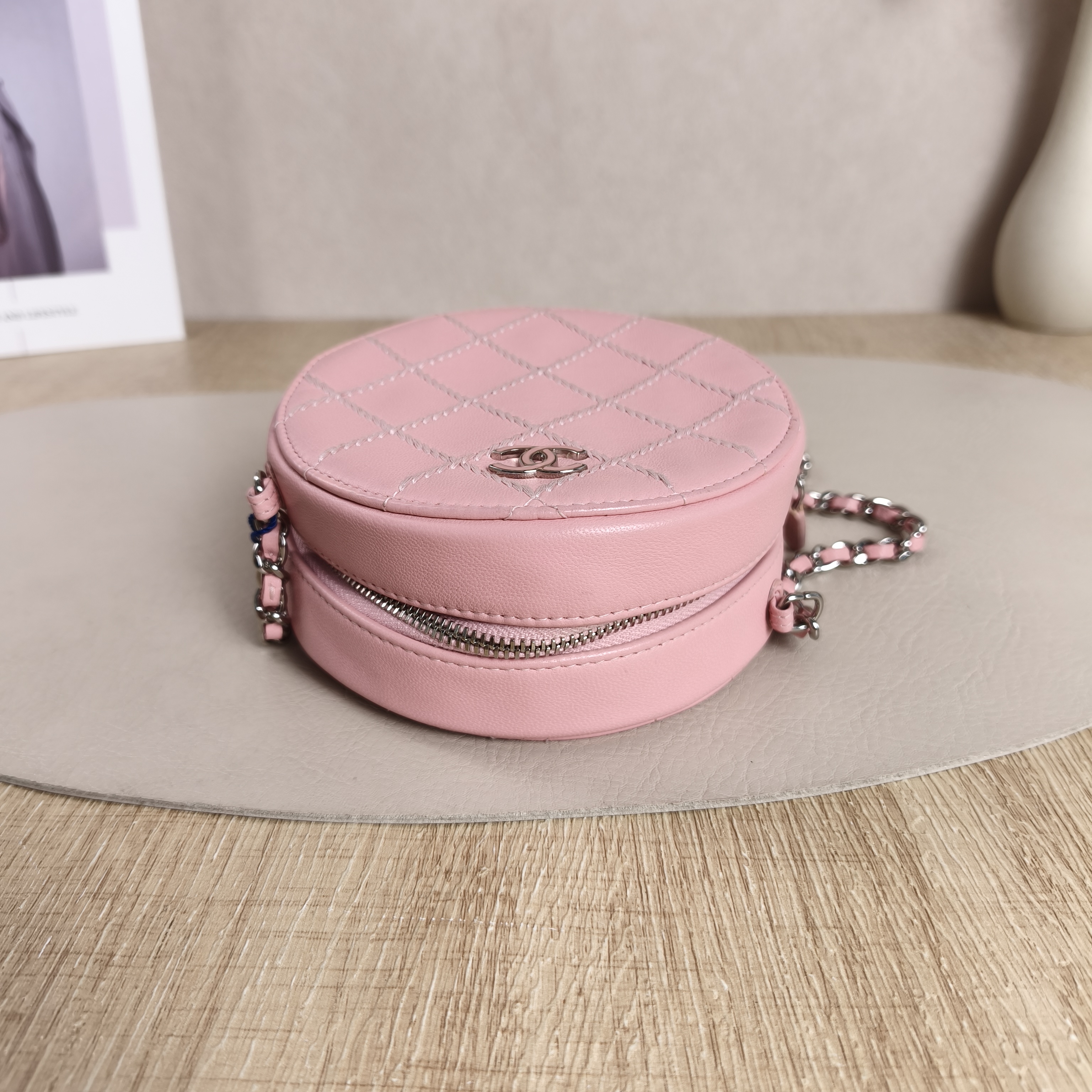 Chanel Crossbody Bag Crossbody Bag Pink Calfskin One Size12 × 5.5 × 12 cm — cover view 2 of 12