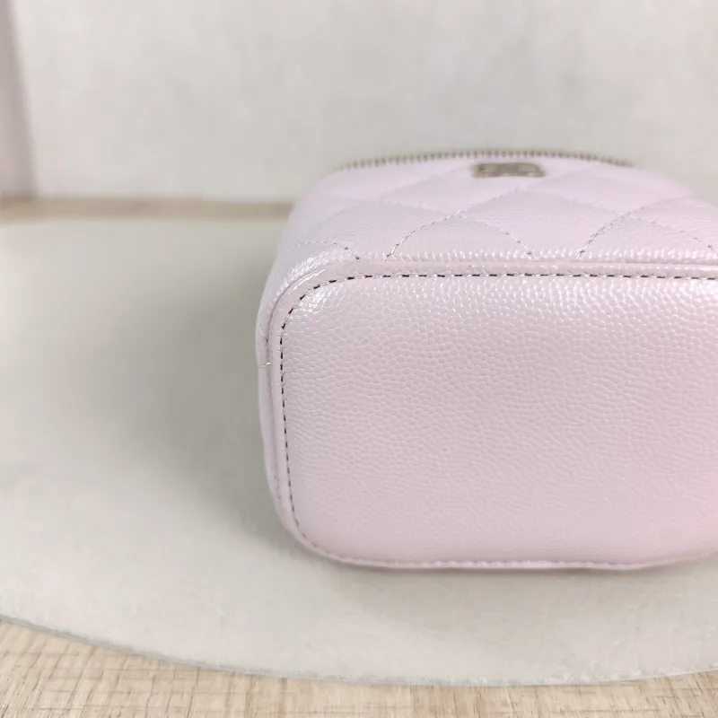 Chanel Crossbody Bag Edition Calfskinmini11 × 7 × 9 cm — detail view 2 of 12