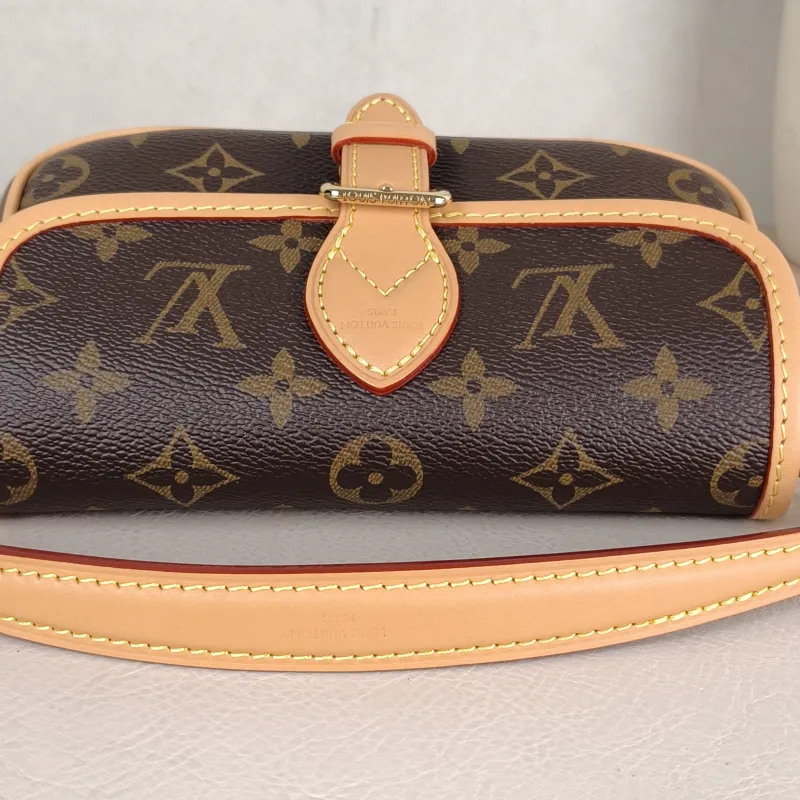 Louis Vuitton Crossbody Bag Diane Baguette Bag Monogram PVC nano 19 × 6 × 10.5 cm — detail view 9 of 12