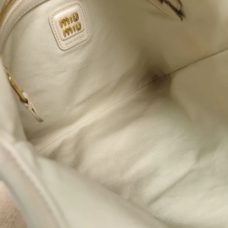 Miumiu Shoulder Bag IVY Tote Shopping Tote White Medium35*40 — detail view 6 of 11