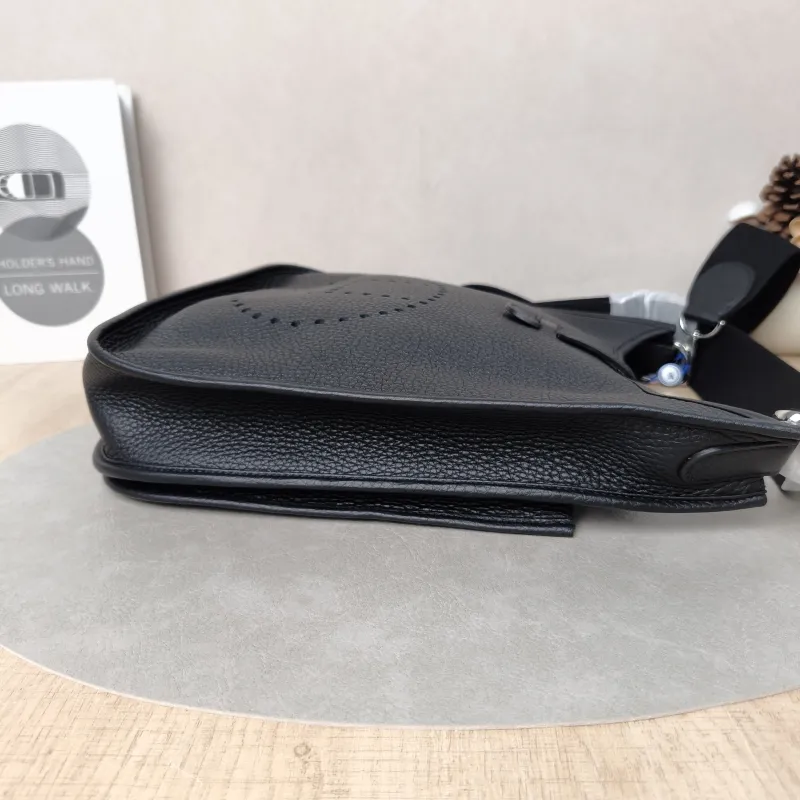 Hermès Crossbody Bag Evelyne 29 29Black Clemence Taurillon TC Calfskin Small29 × 8 × 30 cm — detail view 4 of 16