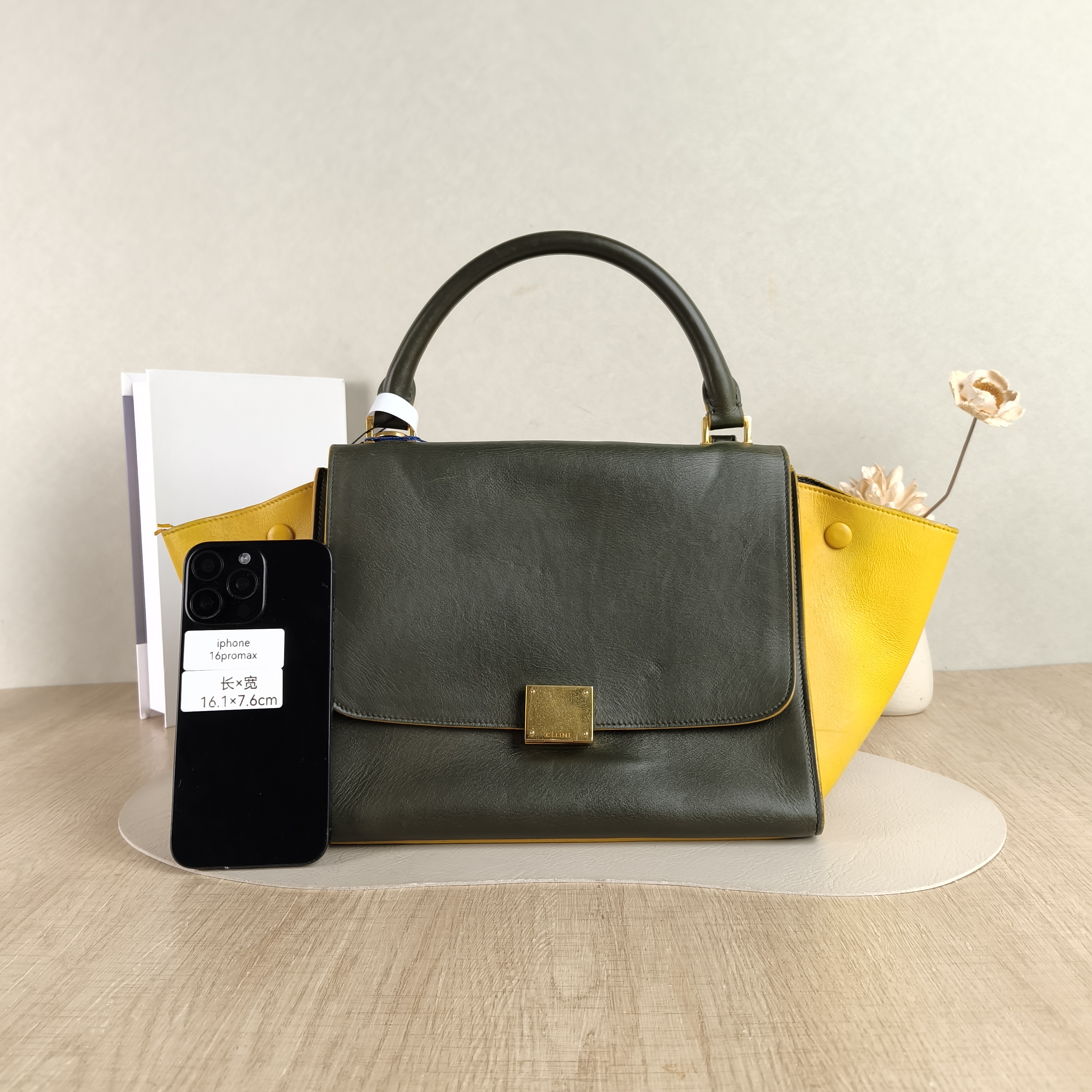 CELINE Crossbody Bag Trapeze Green · Yellow Calfskin Small27 × 13 × 22 cm — cover view 2 of 5