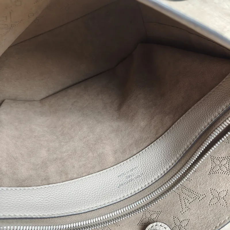 Louis Vuitton Shoulder Bag Flore Bucket Bag Grey Calfskin One Size 28 × 10 × 27 cm — detail view 3 of 10