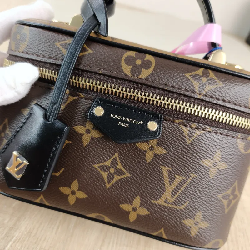 Louis Vuitton Shoulder Bag VANITY Cosmetic Bag Monogram PVC Small 19 × 11 × 13 cm — detail view 9 of 11