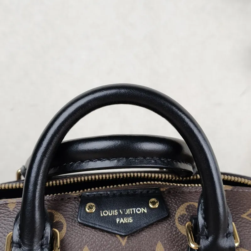 Louis Vuitton Crossbody Bag Speedy Trunk 20 Monogram PVC Small 20.5 × 11 × 13.5 cm — detail view 4 of 15